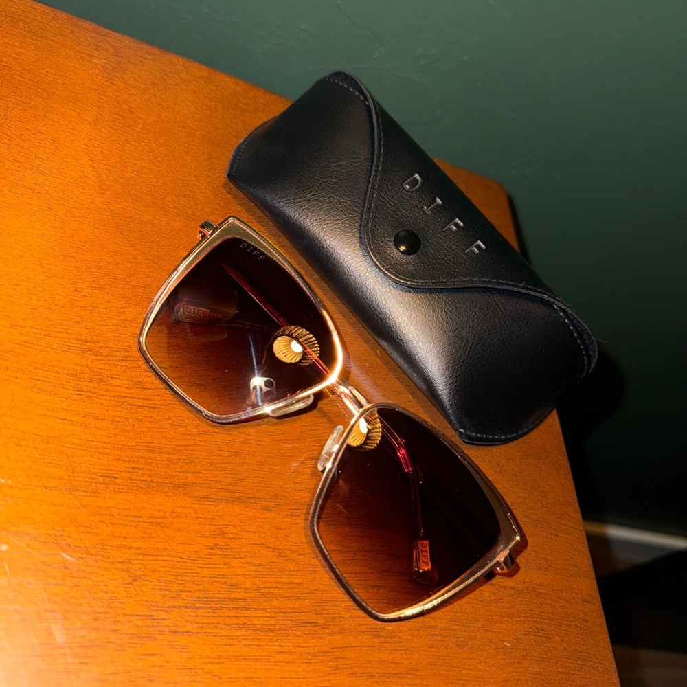 Diff Sunglasses - image 3
